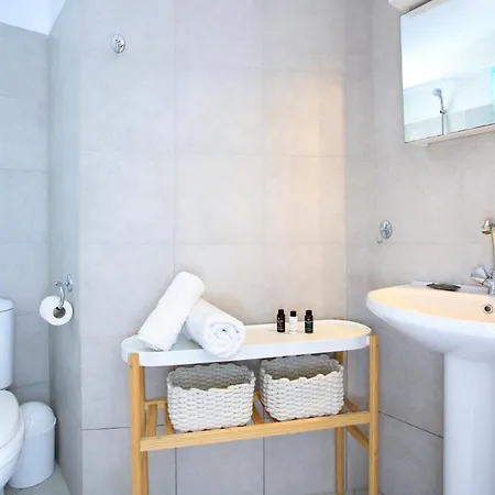 With 180 Degree Sea View - Sleeps 2-6 *